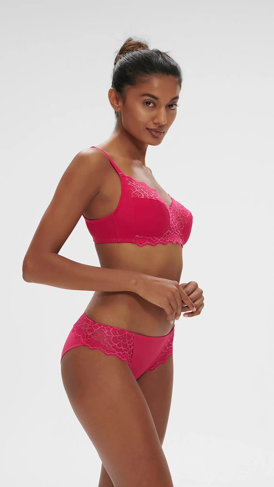 Caresse Wireless Triangle - Teaberry Pink