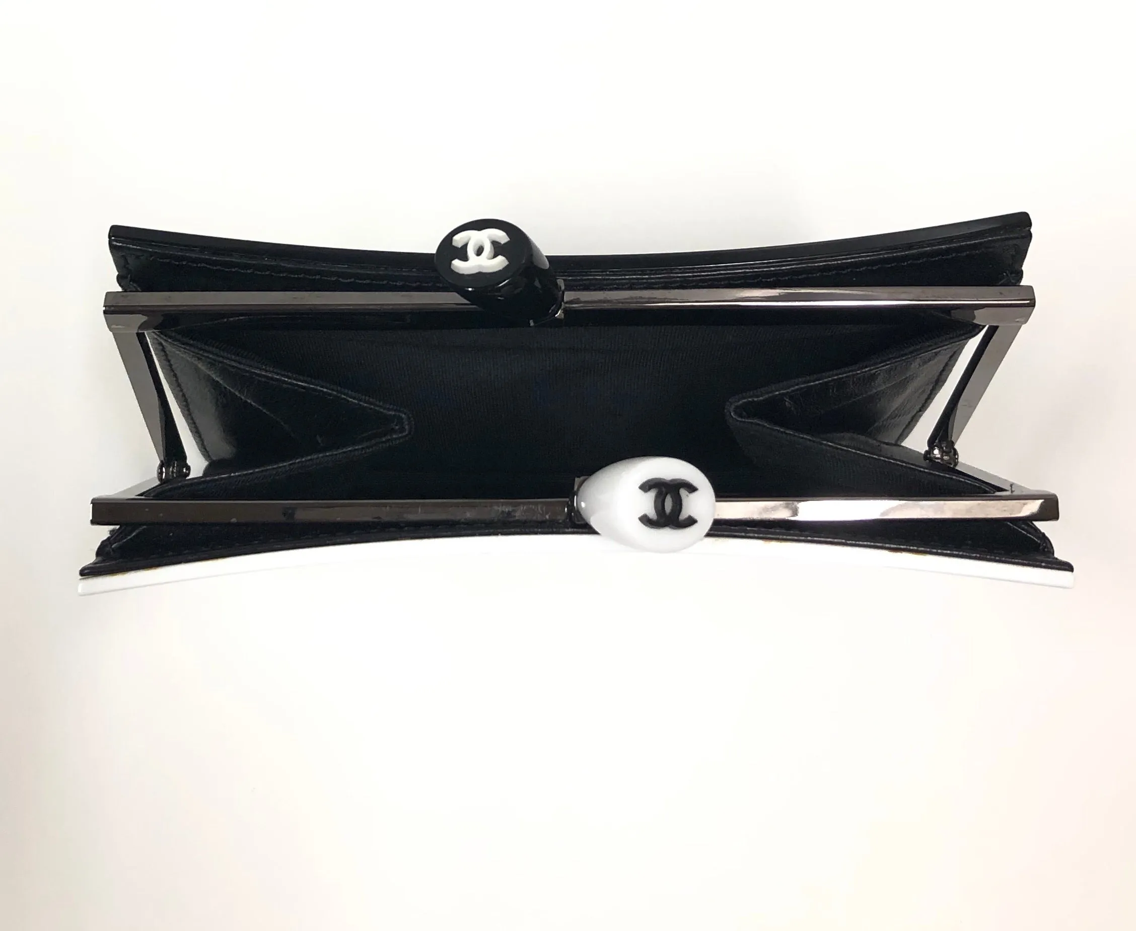 CHANEL SAC DIVERS BLACK/WHITE LUCITE CLUTCH