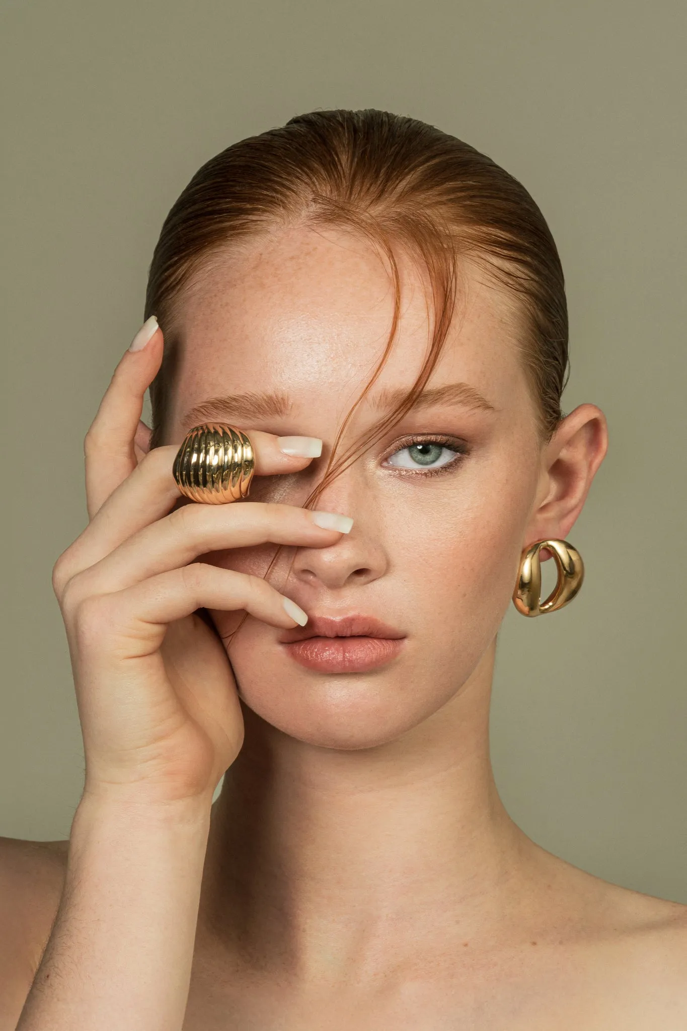 High End Exclusive Croissant Wavy Dome Ring (D114)
