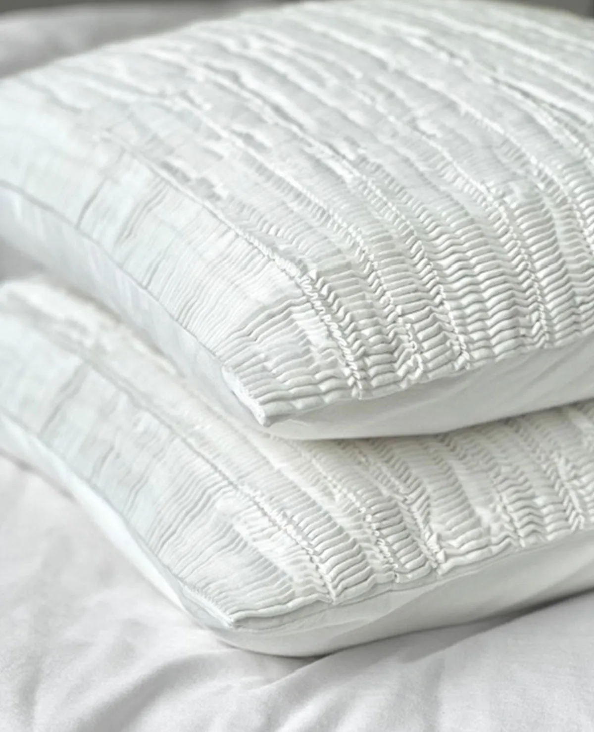 Isaac Pillow White - 1 LEFT
