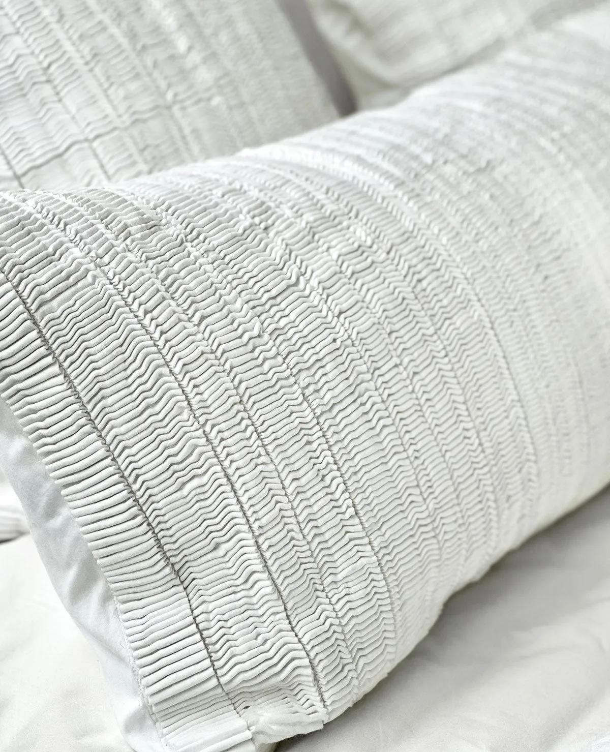 Isaac Pillow White - 1 LEFT